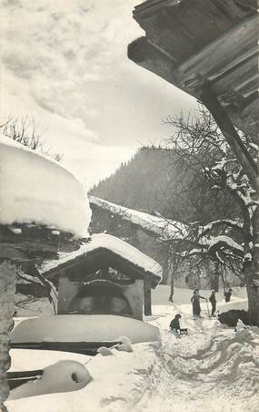 CPSM FRANCE 74 " St Nicolas de Véroce, La ruelle du village l'hiver".