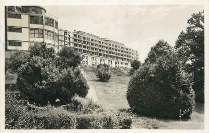 CPSM FRANCE 24 " Clairvivre, L'Hôtel Sanatorium et les Magasins Généraux".