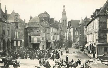 CPSM FRANCE 24 " Sarlat, Place de la Liberté".