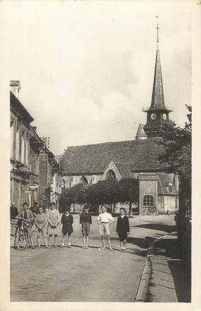 CPA FRANCE 27 " Harcourt, L'église et la place".