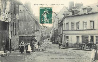 CPA FRANCE 76 " Darnétal, La rue Sadi Carnot".