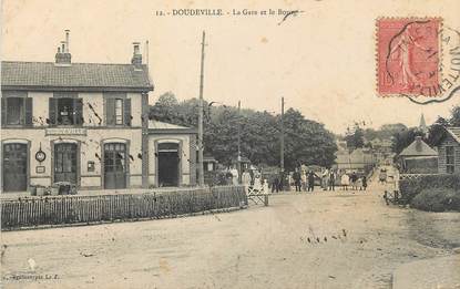 CPA FRANCE 76 " Doudeville, La gare et le bourg".