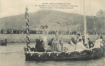 CPA FRANCE 14 " Port en Bessin, Bénédiction de la mer par Monseigneur Lemonnier".