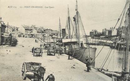 CPA FRANCE 14 " Port en Bessin, Les quais".