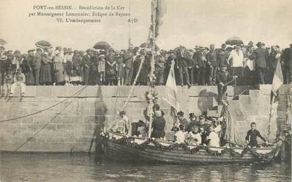 CPA FRANCE 14 " Port en Bessin, Bénédiction de la mer par Monseigneur Lemonnier".