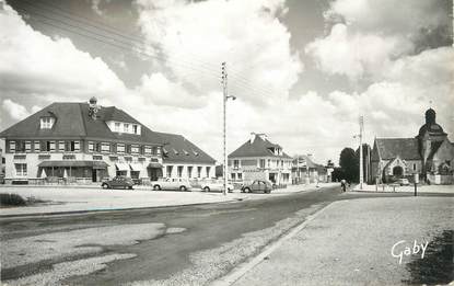 CPSM FRANCE 14 " Mézidon,Place Albert Thomas et Hôtel St Pierre".