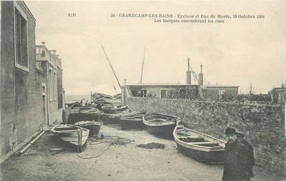CPA FRANCE 14 "Grandcamp les Bains, Les barques encombrant les rues après le cyclone de 1909"