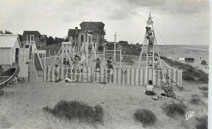 CPSM FRANCE 14 "Le Home sur Mer, Jeux sur la plage".