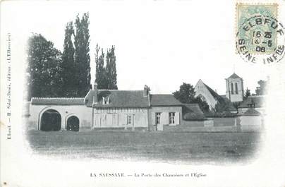 CPA FRANCE 27 "La Saussaye, La porte des Chanoines et l'église".