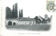 27 Eure CPA FRANCE 27 "La Saussaye, La porte des Chanoines et l'église".