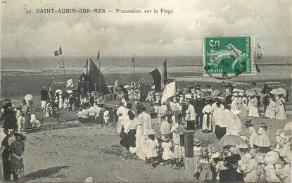 CPA FRANCE 14 "Saint Aubin sur Mer, Procession sur la plage"