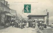 14 Calvado CPA FRANCE 14 "Saint Aubin sur Mer, la digue, vente du poisson à la criée"