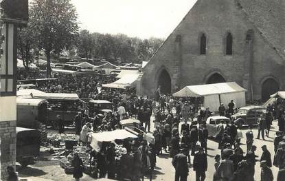 CPSM FRANCE 14 "St Pierre sur Dives, Un jour de marché".