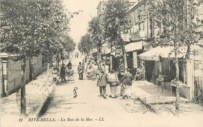 CPA FRANCE 14 "Ouistreham, la rue de la Mer"