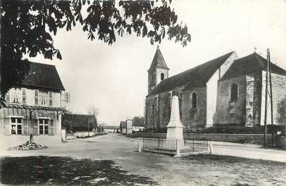 CPSM FRANCE 39 " Pleure, La place et l'église".