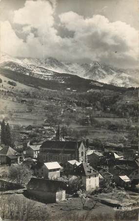 CPSM FRANCE 38 "Theys, Le bourg et la Chaîne de Belledonne".