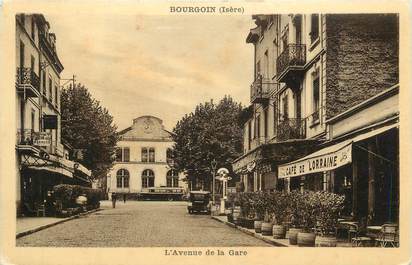 CPA FRANCE 38 " Bourgoin, L'avenue de la gare".