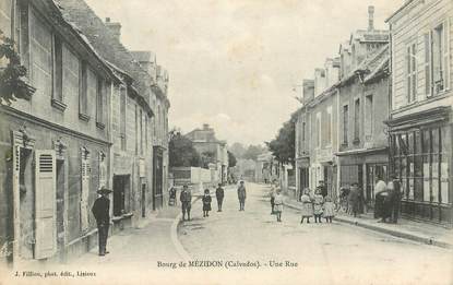 CPA FRANCE 14 "Mézidon, le Bourg, une rue"