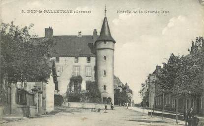 CPA FRANCE 36 "Dun le Palleteau, Entrée de la grande rue".