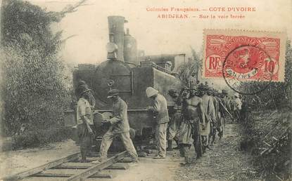 CPA COTE D'IVOIRE "Abidjan, sur la voie ferrée" / TRAIN