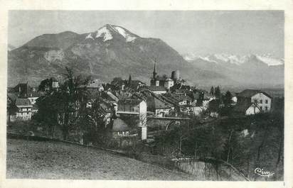 CPSM FRANCE 74 " La Roche sur Foron, Vue générale et le Môle".