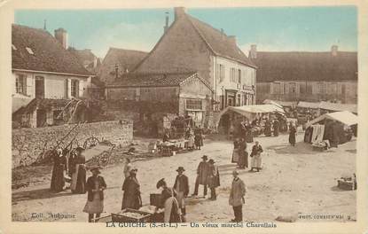 CPA FRANCE 71 "La Guiche, Un vieux marché Charollais".