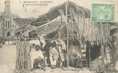 CPA MADAGASCAR "Tananarive, le salon de coiffure malgache"