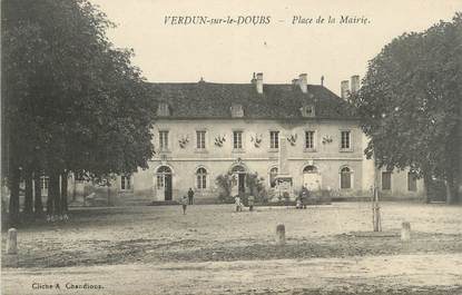 CPA FRANCE 71 " Verdun sur le Doubs, Place de la Mairie".