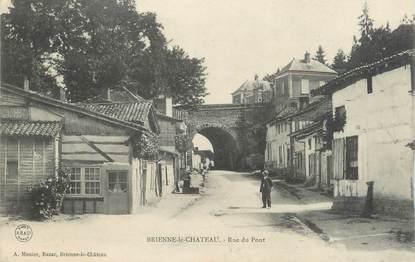 CPA FRANCE 10 " Brienne le Château, Rue du pont".