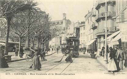 CPA FRANCE 06 " Cannes, rue centrale et le Mont Chevalier"