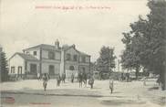 10 Aube CPA FRANCE 10 " Mesgrigny, La place de la gare".