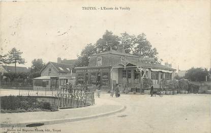 CPA FRANCE 10 " Troyes, L'entrée du Vouldy".