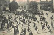 10 Aube CPA FRANCE 10 " Troyes, Grand concours régional de l'Est, Le défilé près du Monument des enfants de l'Aube".