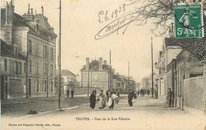CPA FRANCE 10 " Troyes, Pont de la rue Voltaire".