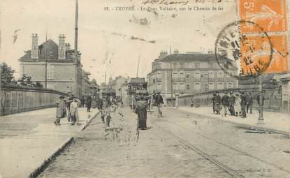 CPA FRANCE 10 " Troyes, Pont Voltaire, sur le chemin de fer".