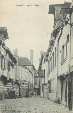 CPA FRANCE 10 " Troyes, Cour de la Rose".