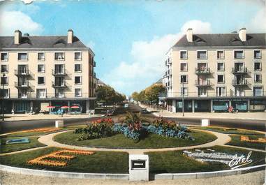 CPSM FRANCE 10 " Troyes, Rond point de l'Europe, Avenue du 1er mai".