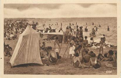 CPA FRANCE 11 "St Pierre Plage, L'heure du bain".