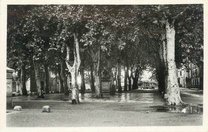 CPSM FRANCE 11 "Sallèdes d'Aude, Place de la République".