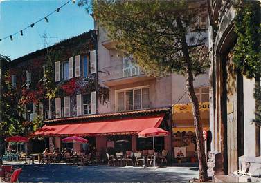 CPSM FRANCE 06 "Levens, Place de la République et Hôtel Malausséna".