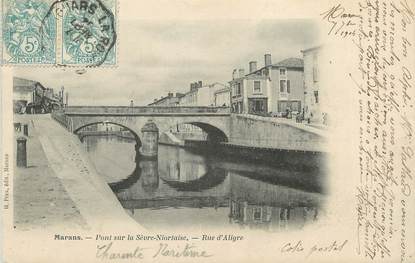 CPA FRANCE 17 "Marans, Pont sur la Sèvre Niortaise, Rue d'Aligre".