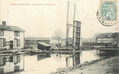 CPA FRANCE 51 "Vitry le François, le Pont Levis"