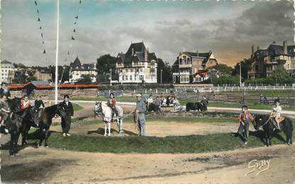 CPSM FRANCE 14 " Deauville, La plage fleurie, le poney club".