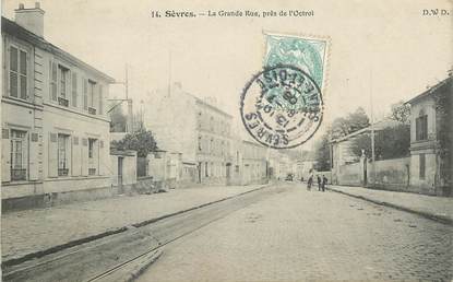 CPA FRANCE 92 "Sèvres, la Grande rue près de l'Octroi"