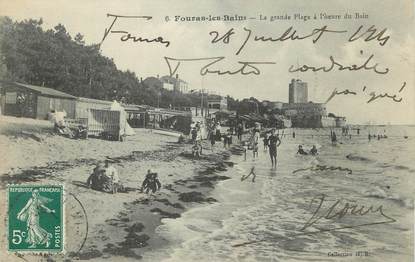 CPA FRANCE 17 " Fouras les Bains, La grande plage à l'heure du bain".