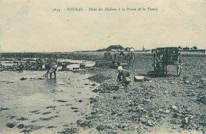 CPA FRANCE 17 " Fouras les Bains, Pêche des huîtres à la Pointe de la Fumée"