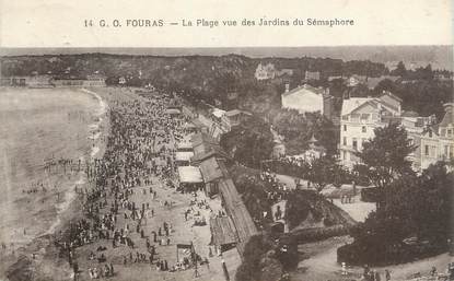 CPA FRANCE 17 " Fouras les Bains, La plage vue des jardins du sémaphore".