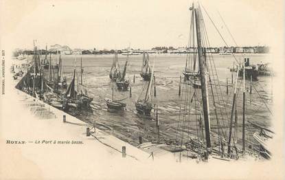 CPA FRANCE 17 " Royan, Le port à marée basse".