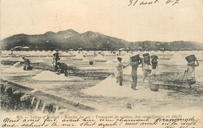 CPA FRANCE 83 "Salins d'Hyères, récolte du sel, transport de mottes"