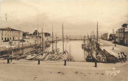 CPA FRANCE 17 " Ile de Ré, La Flotte, Le port ".